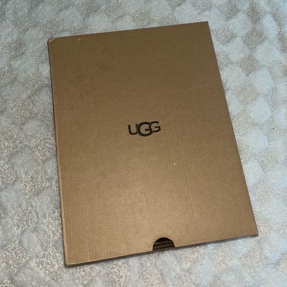 Women’s UGG® Fluff Yeah Genuine Shearling
Slingback Sandal in Black • Size 9 - Picture 10 of 12